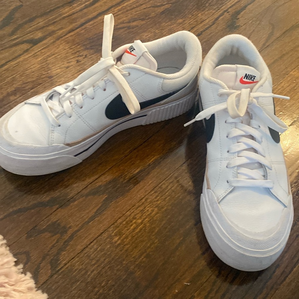 Nike womens court legacy lift sneakers, size 9